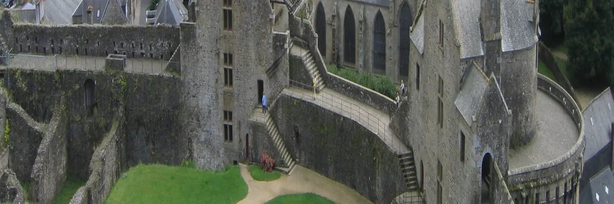 Image Installation borne de recharge Fougères